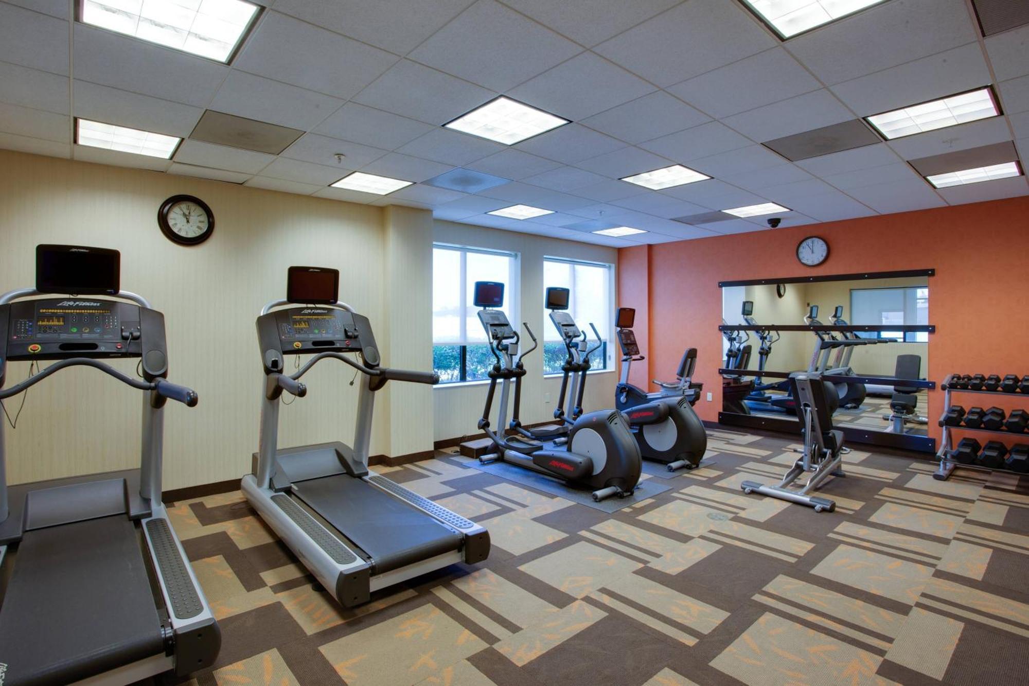Courtyard Republic Airport Long Island/Farmingdale Hotel Eksteriør billede